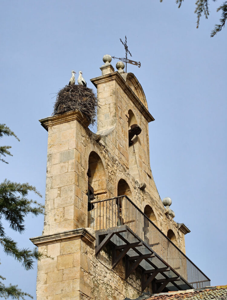 En la iglesia de La Natividad aún se utilizan las cinco campanas de su campanario.