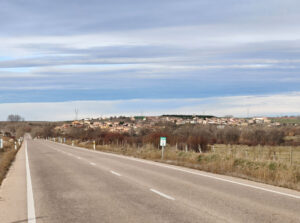 Los habitantes de Duruelo se dedican a la actividad agropecuaria, cultivan cereal y ganadería lanar y bovina.