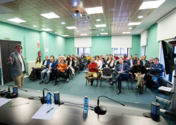 Desayuno empresarial 'Ahorra innovando', organizado por la Fundación Caja Rural de Segovia, la Federación Empresarial Segoviana (FES) y Elzaburu.