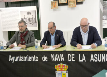 El jurado, durante el acto del fallo del XII premio. / AMADOR MARUGÁN