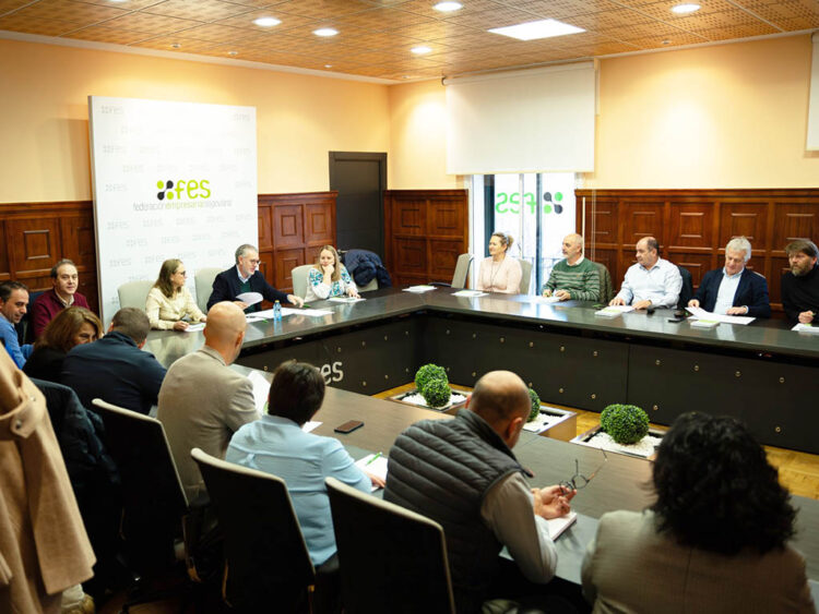 Constituido el primer Comité Ejecutivo de la FES 1 FES Comite Ejecutivo