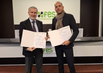 Andrés Ortega y Samuel Alonso en la firma del acuerdo / FES