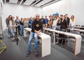 Eduardo Sáenz de Cabezón es uno de los nombres más destacados en el ámbito matemático en España, reconocido por su labor como divulgador científico en medios de comunicación y redes sociales. / Roberto Arribas