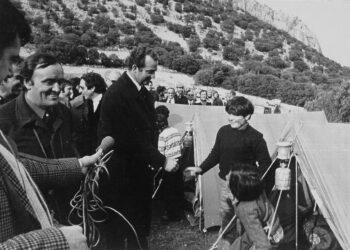 Félix Rodríguez de la fuente y el Rey emérito durante la inauguración. / Barahona