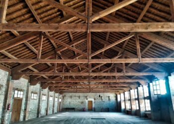 En 1884, la Casa Real patrocinó la creación del Real Taller de Aserrío Mecánico, situado en los pinares de Valsaín. Su creación supuso toda una revolución para la industria de la provincia en lo que respecta a gestión y tratamiento de la madera, que por primera vez en nuestro país, contaba con máquinas a vapor para realizar los trabajos más pesados en lugar de emplear la fuerza bruta de los trabajadores.