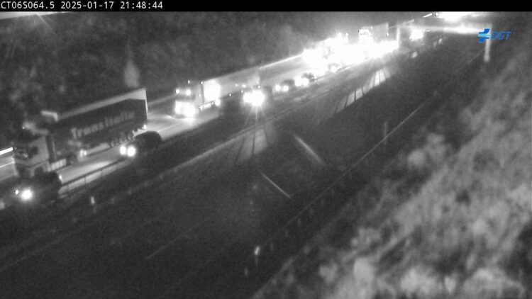 La pérdida de control del vehículo, posible causa para el accidente en la AP-6 1 Momento del accidente registrado por las cámaras de la DGT