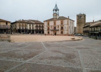 Foto de archivo. Plaza y Ayuntamiento de Riaza / E.A.