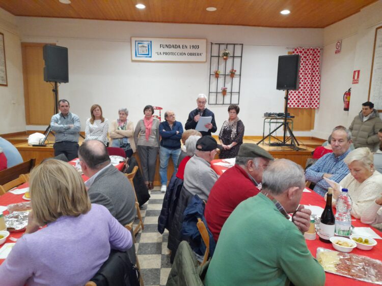 El presidente de 'La Prote' se dirige a los socios durante la celebración de 122 aniversario / AMADOR MARUGÁN