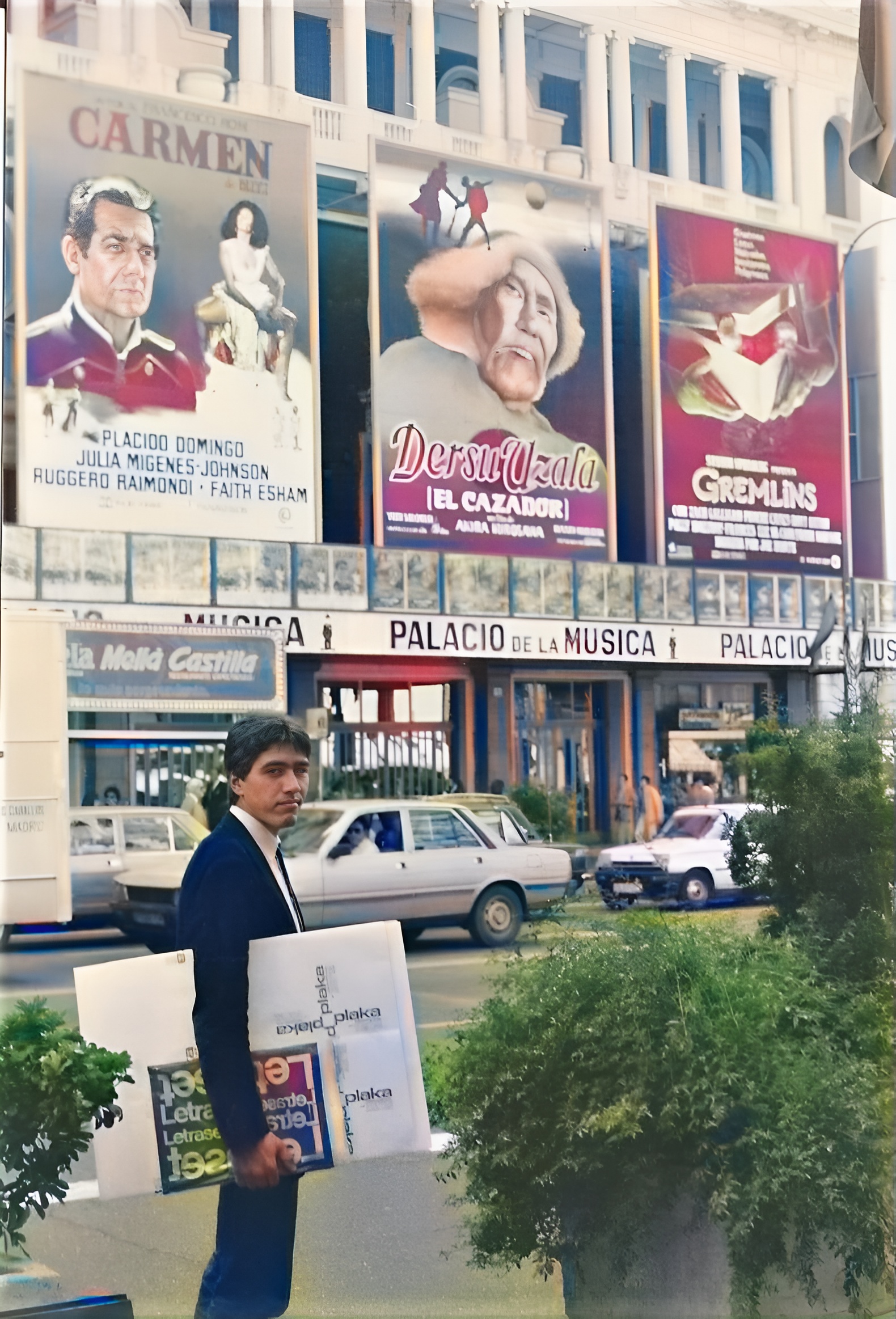 Pintor de lunas 2 Palacio de la Música en la Gran Vía. 1976.
