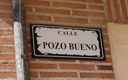 Placa de la calle Pozo bueno.