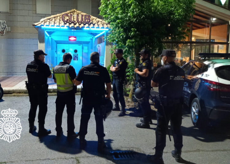 Desarticulan una organización de trata para explotación sexual en pisos de Salamanca 1 La Policía Nacional detuvo a un total de doce personas.