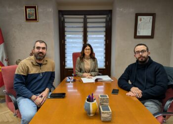 Reunión mantenida entre el alcalde de Caballar y la Delegada Territorial.