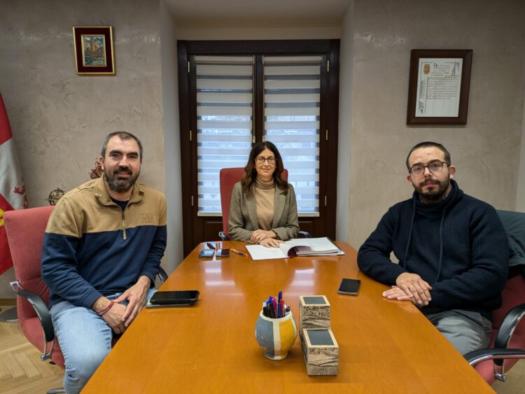 Reunión mantenida entre el alcalde de Caballar y la Delegada Territorial.