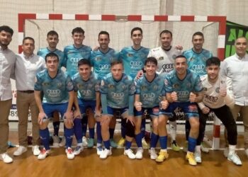 Plantilla del San Cristóbal antes de un encuentro./E.A