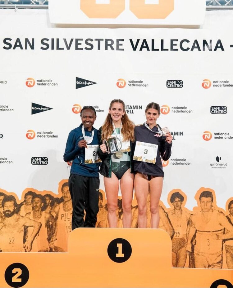 Águeda Marqués acaba tercera en la San Silvestre Vallecana 1 Águeda Marqués posa como tercera clasificada en la cita./E.A.