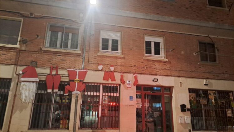 ASPACE Segovia gana el II concurso de decoración navideña de Balcones y Fachadas 1 Iluminación navideña de la fachada de ASPACE ubicada en el barrio de San Millán./AYTO. SEGOVIA