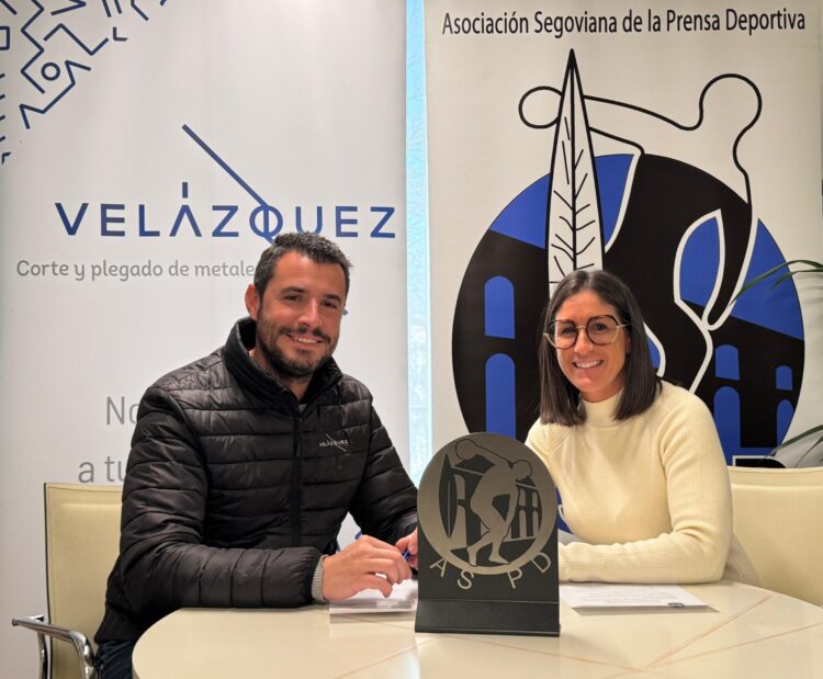 La empresa Velázquez suma su apoyo con la Gala del Deporte 1 Enrique Velázquez y Elena Gutiérrez durante la firma./ASPD
