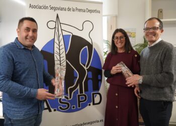 El CEO de la empresa, David San Ignacio, y la presidenta de la ASPD, Elena Gutiérrez, durante la firma del convenio./ASPD