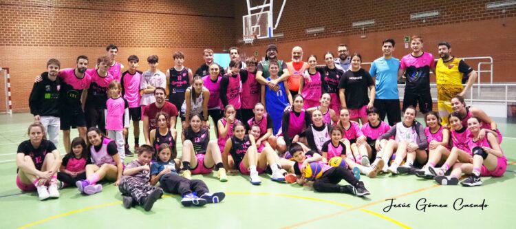 Una convivencia deportiva para echar el telón al año 1 La familia del Cochinillo Segoviano posa tras la convivencia deportiva. /CD. SPORDEPORTE