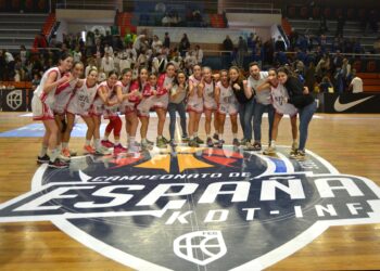 El infantil femenino de Castilla y León tras un encuentro celebrado en Huelva./FBCYL