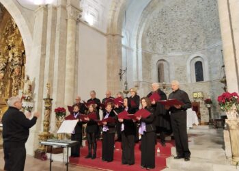 Concierto extraordinario de Fin de Año de la Coral Polifónica de Fuentepelayo / JUAN CRUZ SERRANO