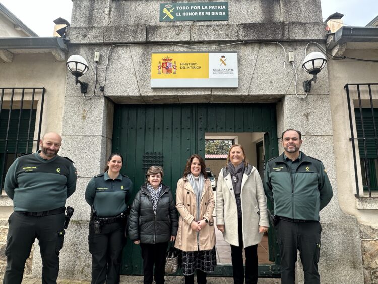 Marian Rueda destaca el aumento de las plantillas de los cuarteles de la Guardia Civil de Navafría y Pedraza 1 Marian Rueda visita los cuarteles / SUBDELEGACIÓN DEL GOBIERNO EN SEGOVIA