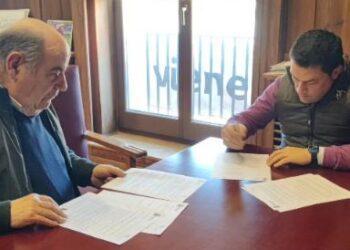 Firma del convenio de colaboración / MENSAJEROS DE LA PAZ