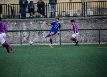 Encuentro entre Monteresma y Cuéllar disputado en La Mina. /CD. CUÉLLAR