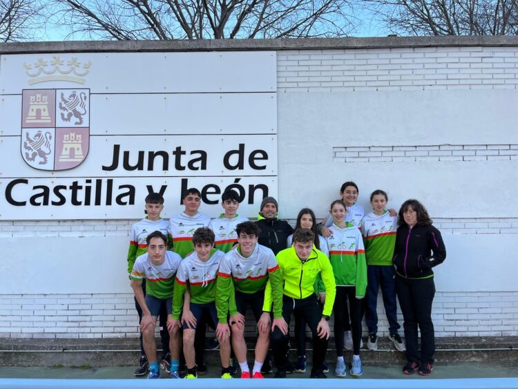 Delegación del Triatlón Lacerta durante la cita en Valladolid./T. LACERTA