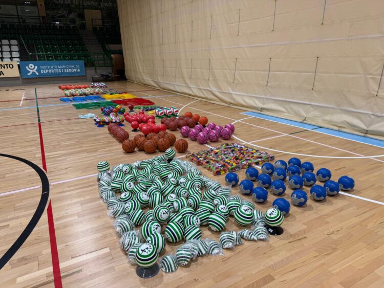 El Ayuntamiento dota de material deportivo a los centros educativos de Segovia 1 Material deportivo destinado a los centros educativos de Segovia./AYTO. SEGOVIA