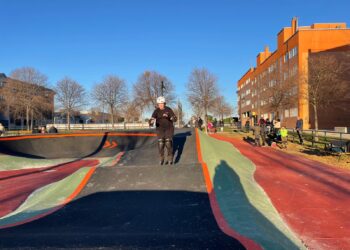 Diferentes aficionados estrenan la pista ubicada en el barrio de Nueva Segovia./AYTO. SEGOVIA