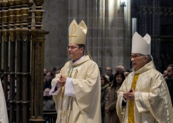 El nuevo obispo de Segovia, Jesús Vidal, junto al ya emérito César Franco. / E.A.