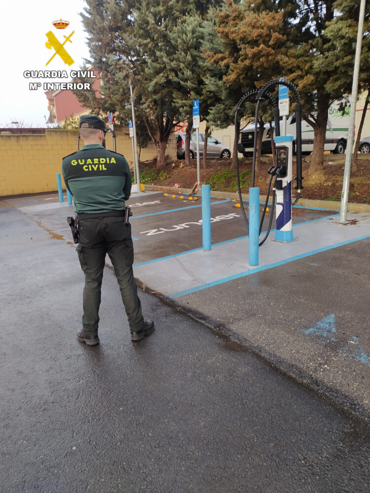 Detenidos por robar 650 metros de cable de los cargadores eléctricos de La Lastrilla 1 Robo de cable de cobre de los cargadores eléctricos / GUARDIIA CIVIL