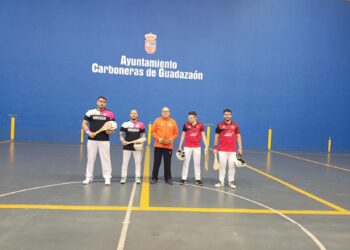 Los jugadores de Vallelado y Artepe antes del encuentro./CP VALLELADO
