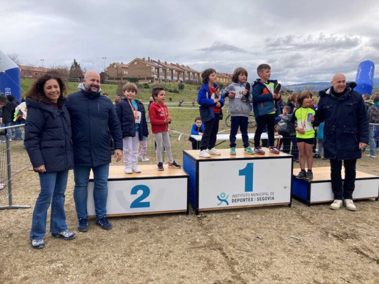 Uno de los podios de la competición de campo a través que se celebró en la mañana del domingo./ DIPUTACIÓN