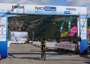 Raúl, entrando en la meta de la prueba castellonense. / EXTREMADURA ECOPILAS