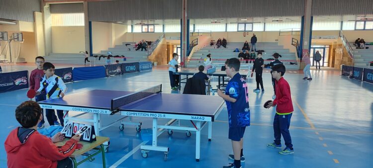 Imagen de algunos partidos de la final provincial de tenis de mesa./ DIPUTACIÓN