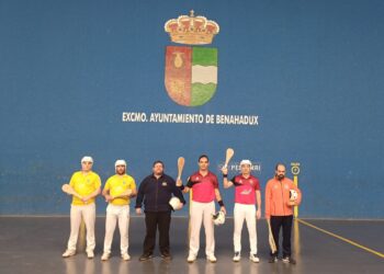 Los protagonistas del encuentro de paleta cuero./ CP VALLELADO