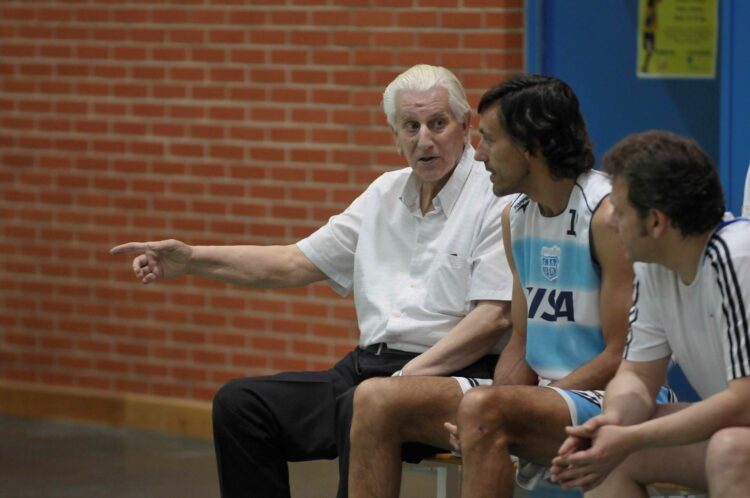 Fallece Juan Pascual Manzano, impulsor del baloncesto en Segovia 1 Juan Pascual Manzano, junto a Juan Carlos Manrique./ JUAN MARTÍN