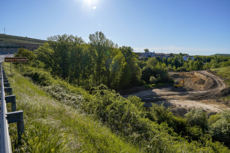 Limitaciones ambientales retrasan a octubre la finalización del colector de Tejadilla 1 Imagen de archivo-Zona del valle de Tejadilla donde se están acometiendo las obras del nuevo colector / E.A.