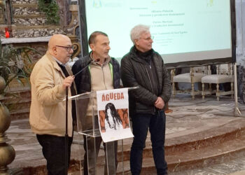 Miembros de la corporación de Riaguas, tras la proyección./ PSOE