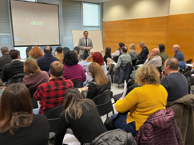 Presentación de la aplicación a los agricultores./ JCYL