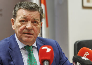 El Consejero de la Presidencia presenta el nuevo sistema de autoevaluación en Burgos. / Ricardo Ordóñez