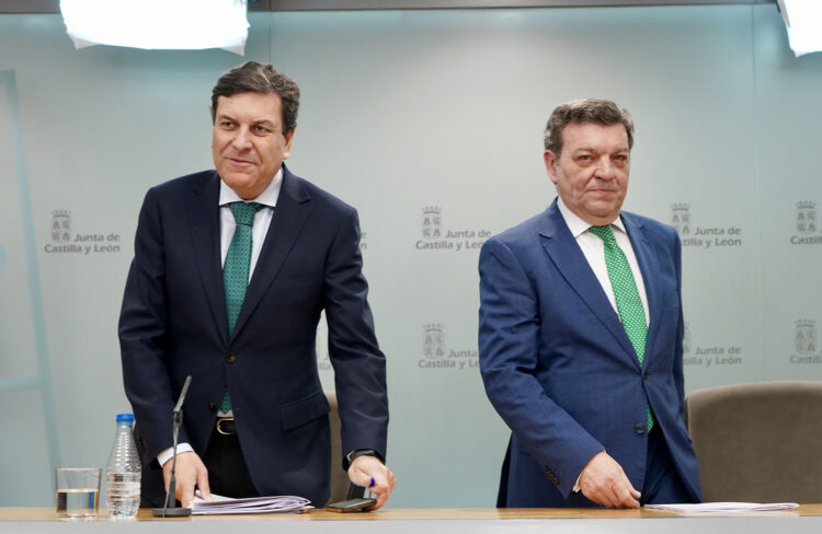 La Junta destina 65 millones para la mejora de los servicios públicos en municipios y diputaciones 1 Fernández Carriedo y González Gago durante la rueda de prensa posterior al Consejo de Gobierno. / Leticia Pérez