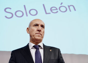 José Antonio Diez presenta el informe jurídico sobre el proceso de autonomía para la provincia de León. / Campillo