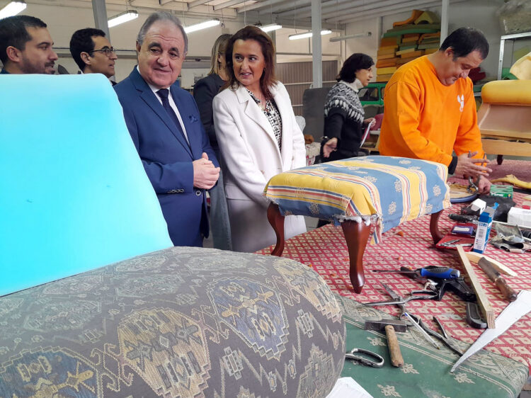 La Directora general de Economía Social y Autónomos y el Delegado de la Junta en Palencia visitan el centro especial de empleo de la Fundación Valora2 en Palencia. / JCYL