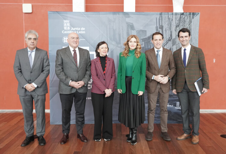 La Viceconsejera de Acción Cultural participa en la inauguración del I Encuentro Nacional de Conjuntos Históricos. / Rubén Cacho