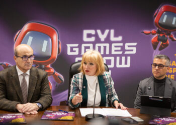 La consejera de Industria, Comercio y Empleo, Leticia García, presenta la feria. / JL Leal