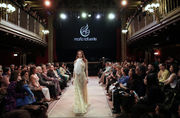 La colección Henko, de la leonesa María Lafuente, desfiló hoy  en el Teatro Magno de Madrid, dentro de la Fashion Week. / Juan Lázaro