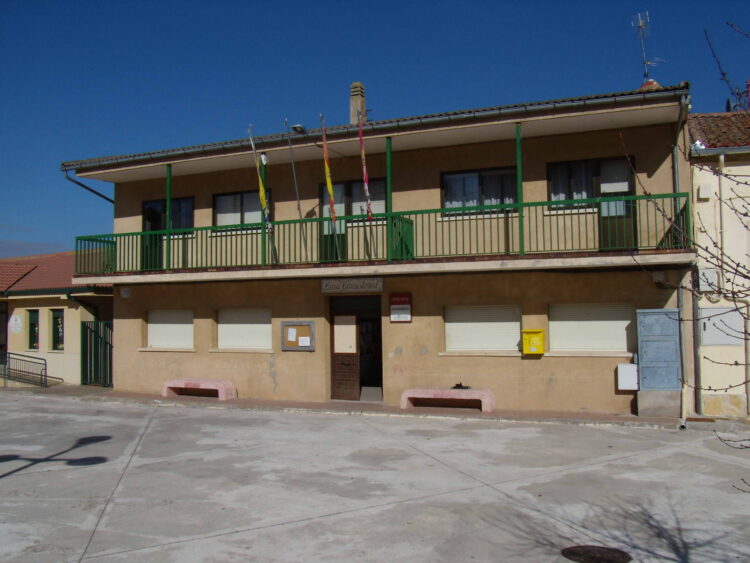 Cerezo de Abajo participa en el programa ‘Lanzadera de Sostenibilidad Local’ 1 Vista del Ayuntamiento de la localidad / E.A.